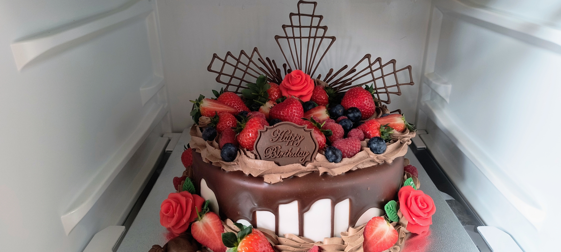 Nowoczesny czekoladowy z owocami